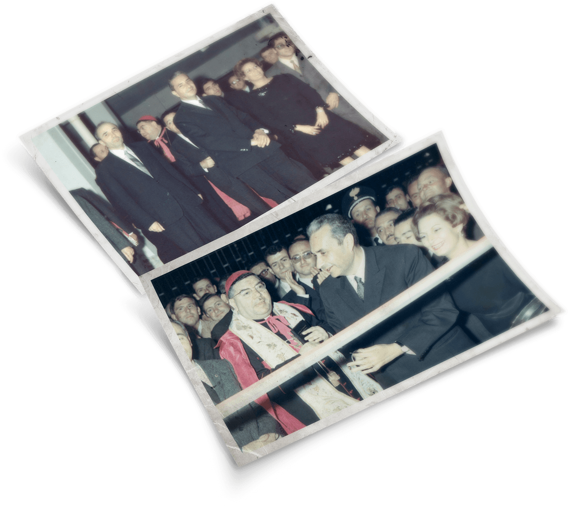 Il presidente del Consiglio Aldo Moro taglia il nastro inaugurale.