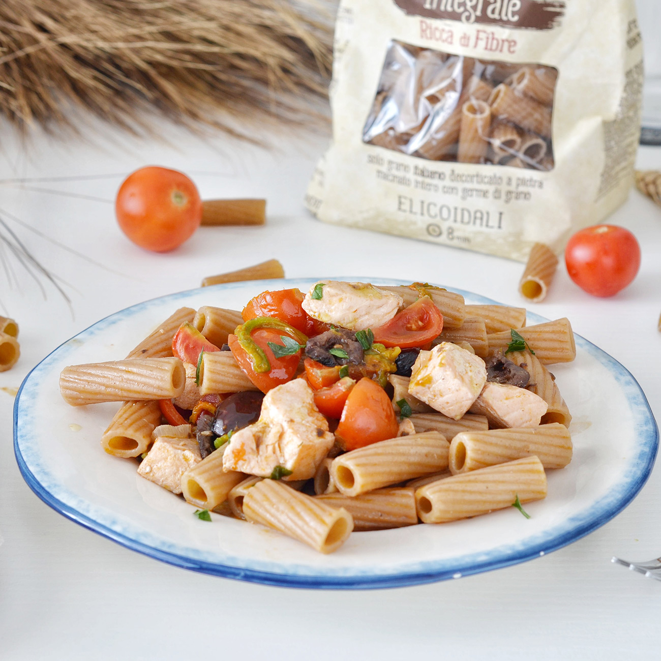 Elicoidali-integrali-con-salmone-fiori-di-zucca-e-pomodorini_o-01