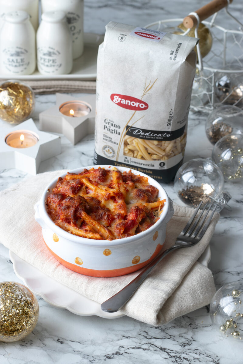 Casareccia al forno con sugo di pomodoro e polpettine di carne e ...